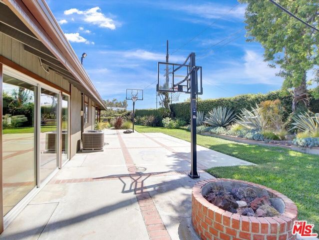 6763 Radlock Avenue, Los Angeles, CA 90056