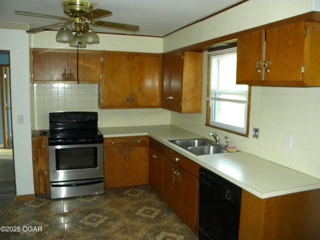 9599 County Rd 118, Carthage, MO 64836