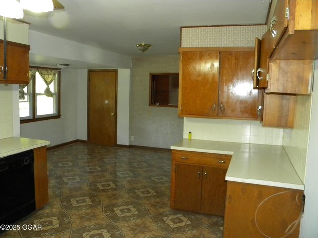 9599 County Rd 118, Carthage, MO 64836