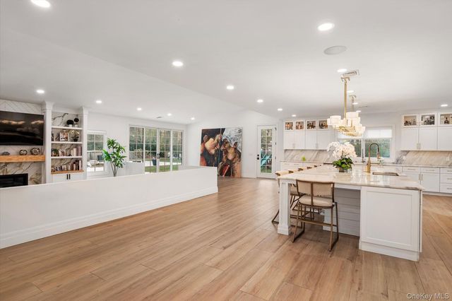 7 Barrington Place, Melville, NY 11747