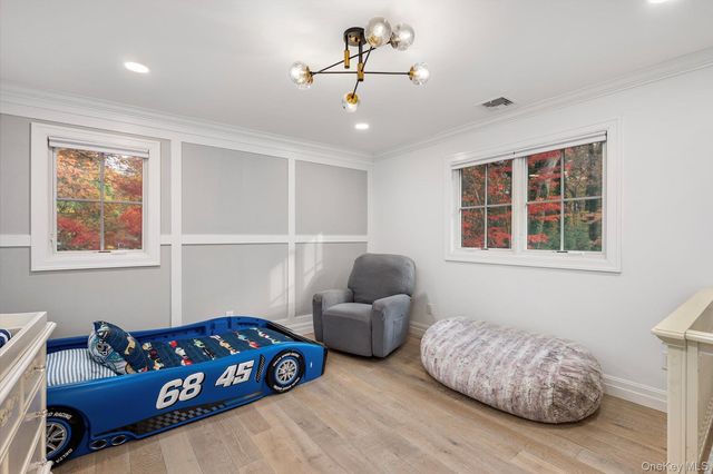 7 Barrington Place, Melville, NY 11747