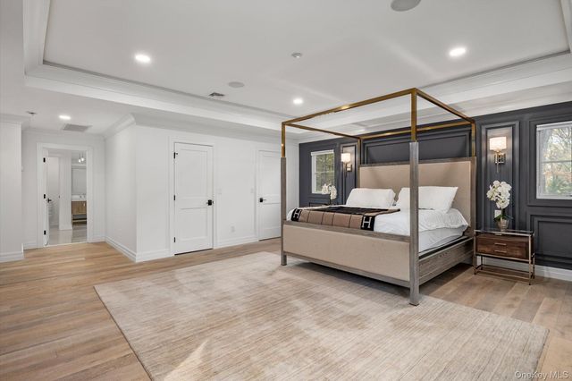 7 Barrington Place, Melville, NY 11747