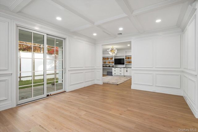 7 Barrington Place, Melville, NY 11747