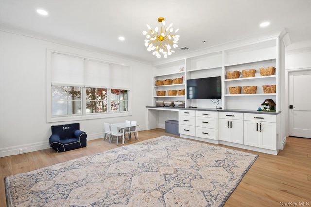 7 Barrington Place, Melville, NY 11747