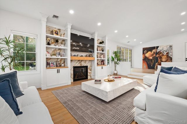 7 Barrington Place, Melville, NY 11747