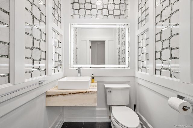 7 Barrington Place, Melville, NY 11747