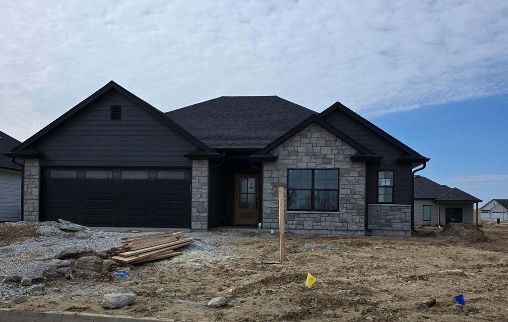 5213 WHISPER DR, Columbia, MO 65203