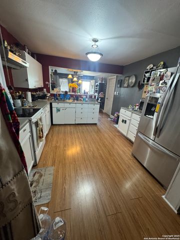 223 W RIO GRANDE, Pearsall, TX 78061