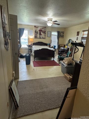 223 W RIO GRANDE, Pearsall, TX 78061