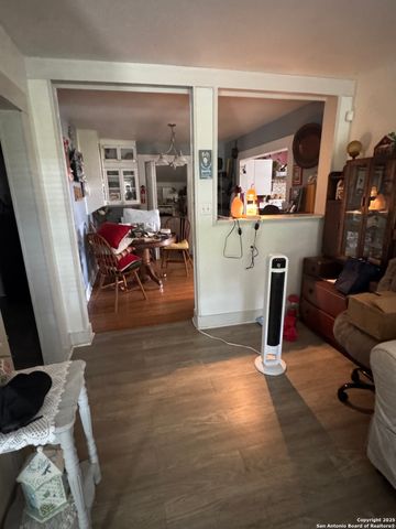 223 W RIO GRANDE, Pearsall, TX 78061