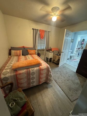 223 W RIO GRANDE, Pearsall, TX 78061