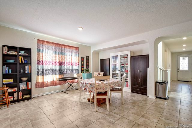 145 Rustic, Universal City, TX 78148