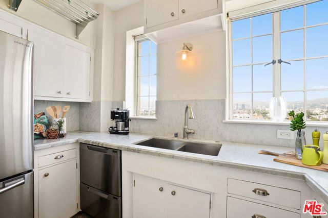 450 N Rossmore Avenue, Los Angeles, CA 90004