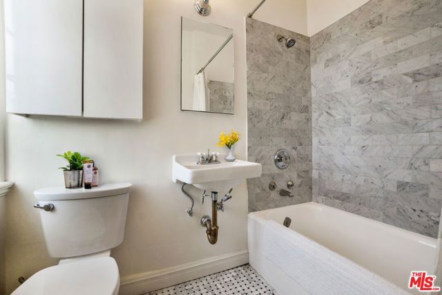 450 N Rossmore Avenue, Los Angeles, CA 90004