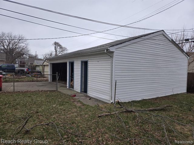 20010 Voiland Street, Roseville, MI 48066