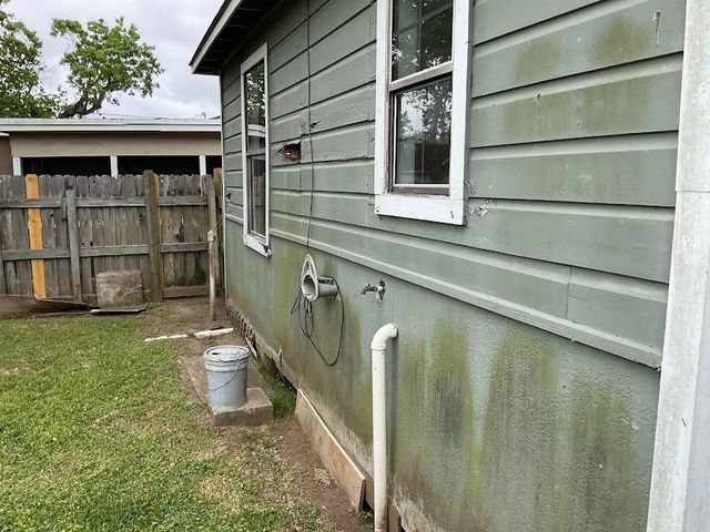 1022 W 8th Street, Freeport, TX 77541