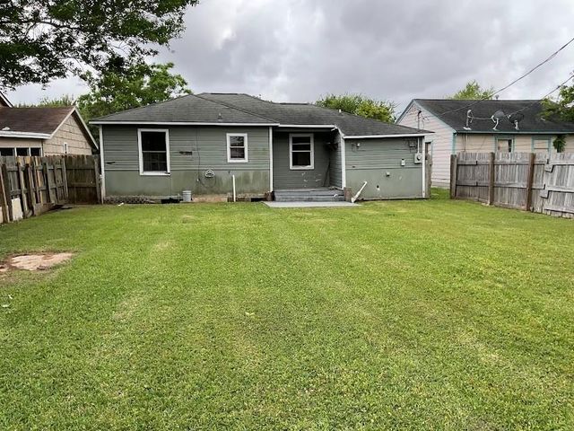1022 W 8th Street, Freeport, TX 77541