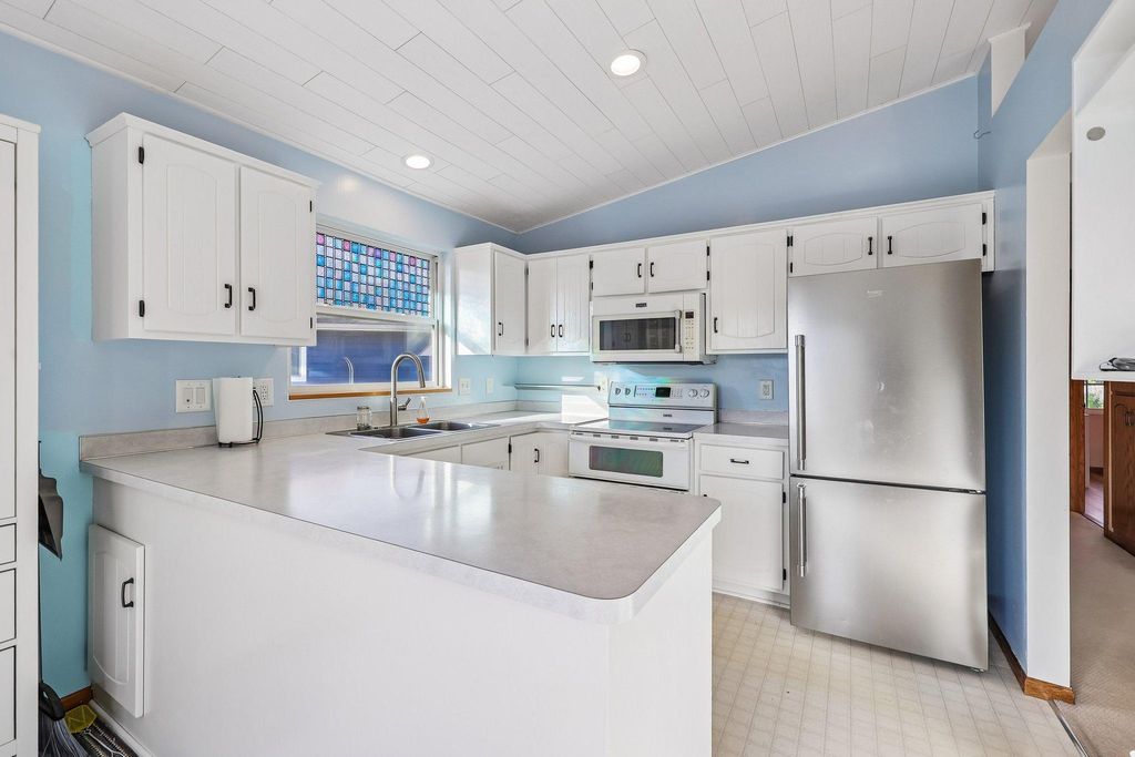 1217 Clover Court S, Shakopee, MN 55379 — photo 2