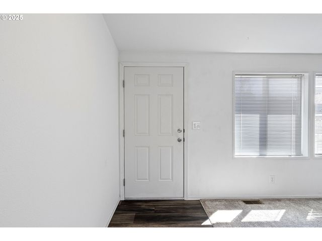 435 SPRUCE St, Yoncalla, OR 97499