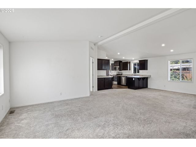 435 SPRUCE St, Yoncalla, OR 97499