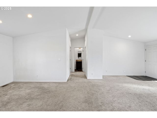 435 SPRUCE St, Yoncalla, OR 97499