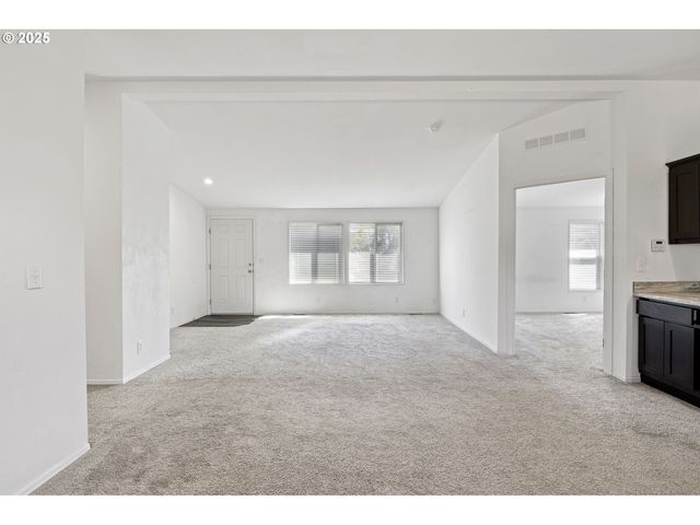 435 SPRUCE St, Yoncalla, OR 97499