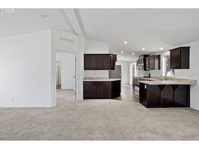 435 SPRUCE St, Yoncalla, OR 97499