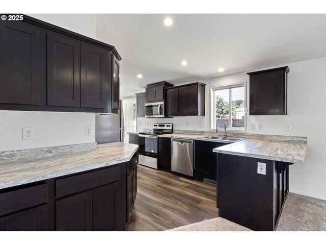 435 SPRUCE St, Yoncalla, OR 97499