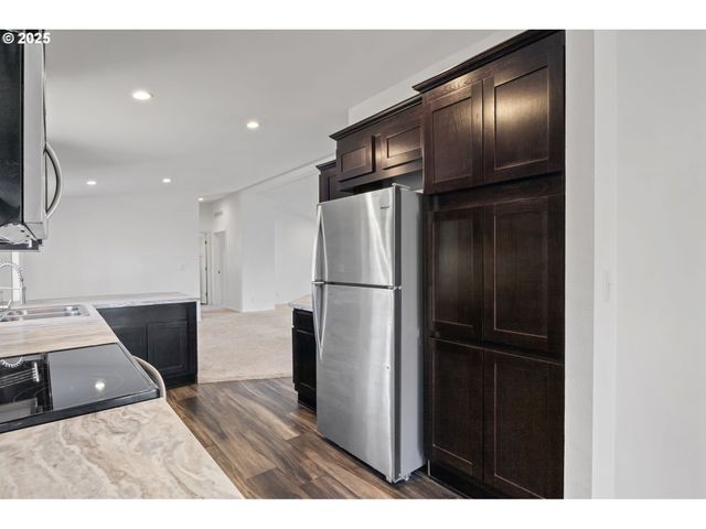 435 SPRUCE St, Yoncalla, OR 97499