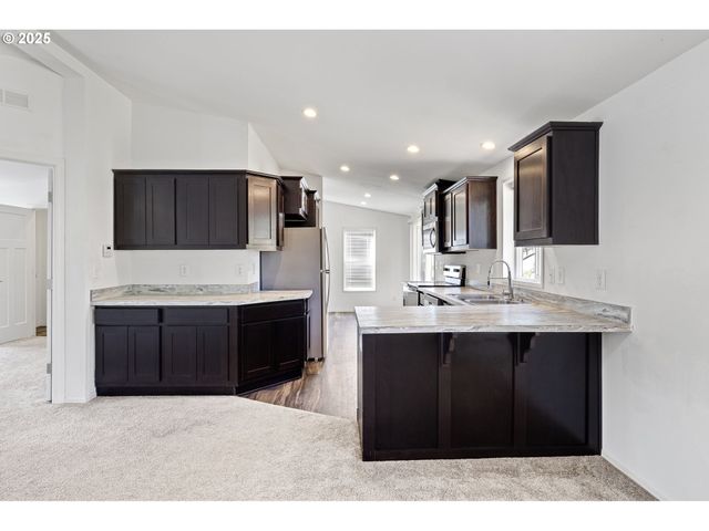 435 SPRUCE St, Yoncalla, OR 97499