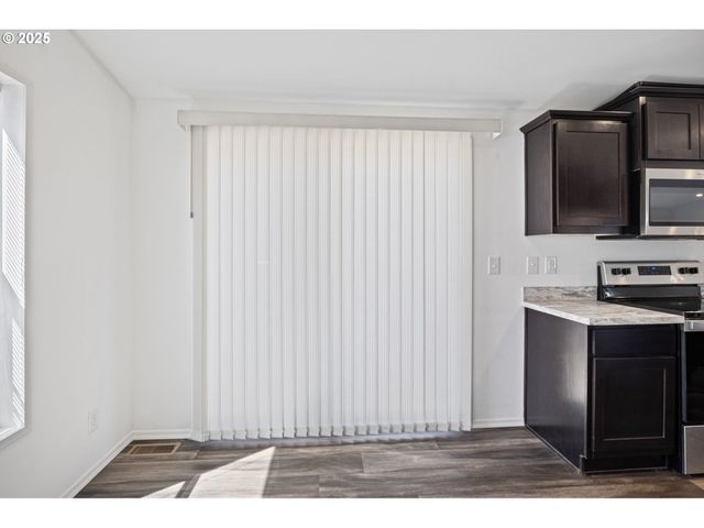 435 SPRUCE St, Yoncalla, OR 97499