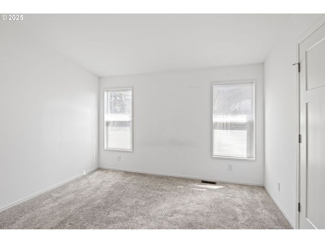 435 SPRUCE St, Yoncalla, OR 97499