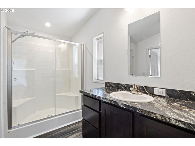 435 SPRUCE St, Yoncalla, OR 97499