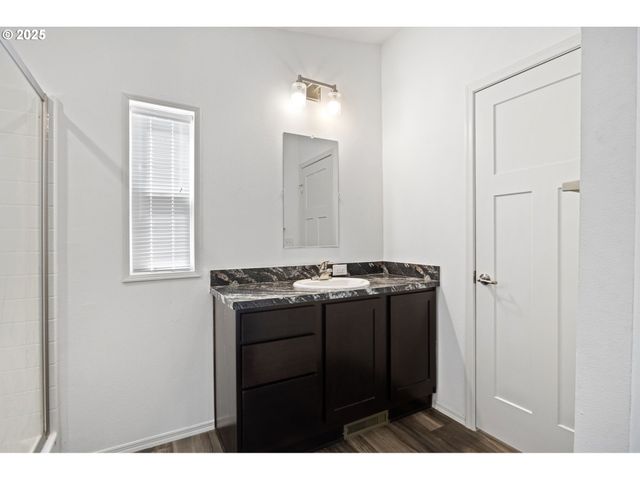 435 SPRUCE St, Yoncalla, OR 97499