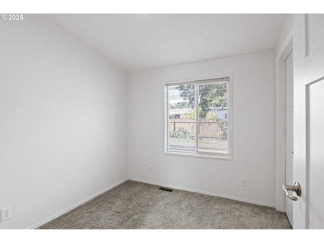 435 SPRUCE St, Yoncalla, OR 97499