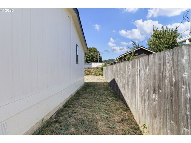 435 SPRUCE St, Yoncalla, OR 97499