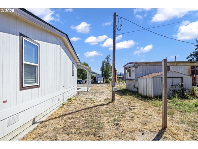 435 SPRUCE St, Yoncalla, OR 97499