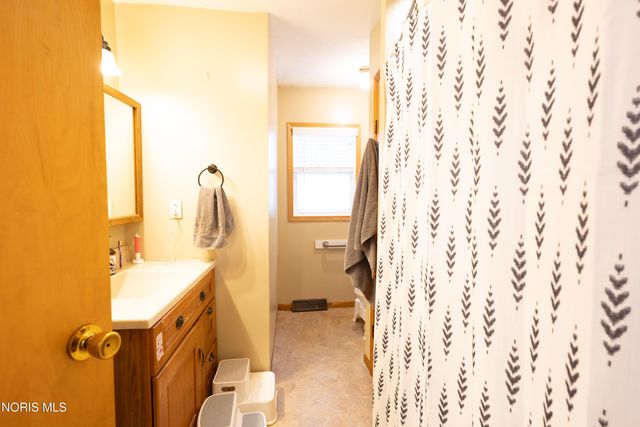 100 Warrington Avenue, Findlay, OH 45840