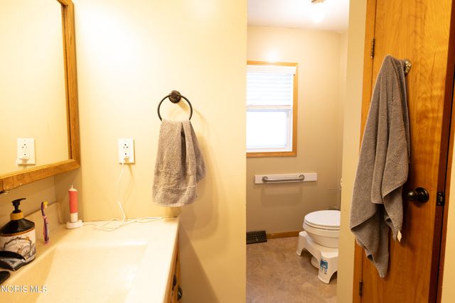 100 Warrington Avenue, Findlay, OH 45840