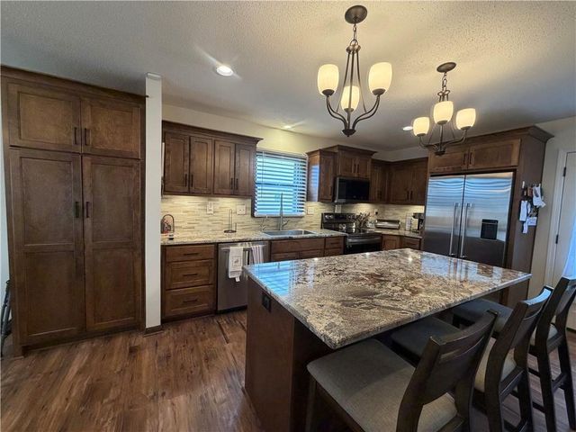 7801 N Euclid Avenue, Kansas City, MO 64118