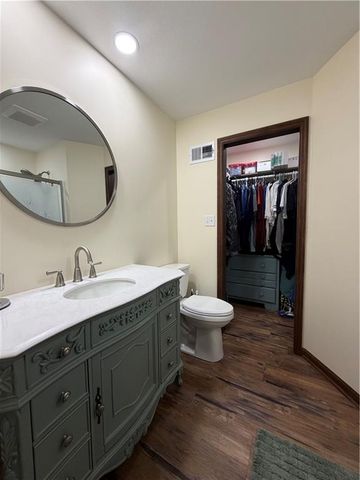 7801 N Euclid Avenue, Kansas City, MO 64118