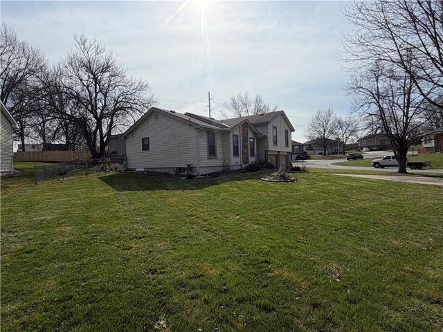 7801 N Euclid Avenue, Kansas City, MO 64118