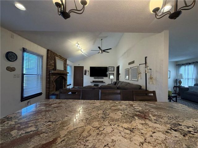 7801 N Euclid Avenue, Kansas City, MO 64118