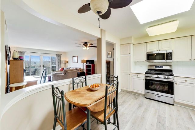 3940 W Bryn Mawr Avenue 501, Chicago, IL 60659