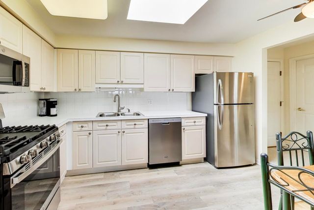 3940 W Bryn Mawr Avenue 501, Chicago, IL 60659