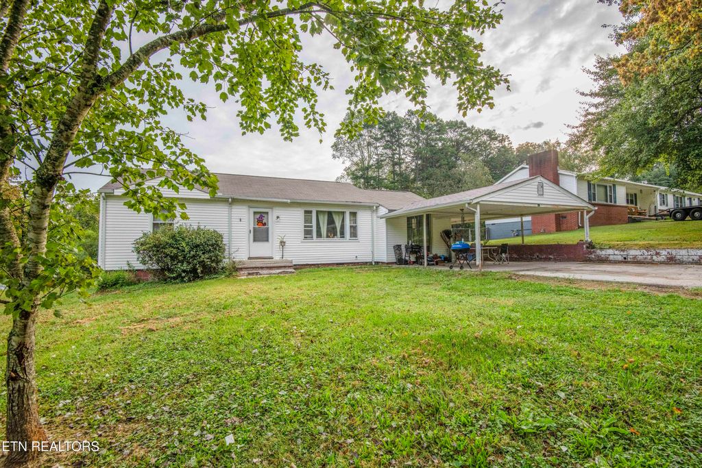 402 John St, Rockwood, TN 37854