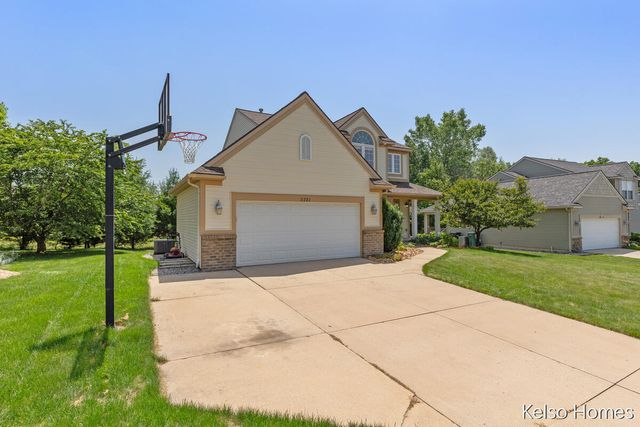 2222 Beatrice Drive Ne, Grand Rapids Twp, MI 49505