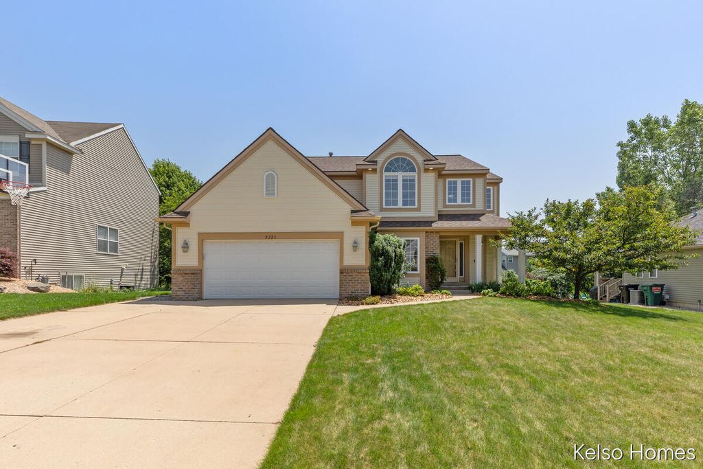 2222 Beatrice Drive Ne, Grand Rapids Twp, MI 49505