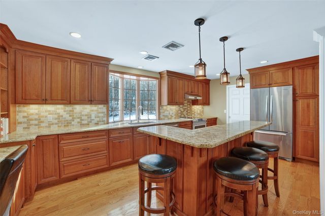 423 Rutledge Drive, Yorktown Heights, NY 10598