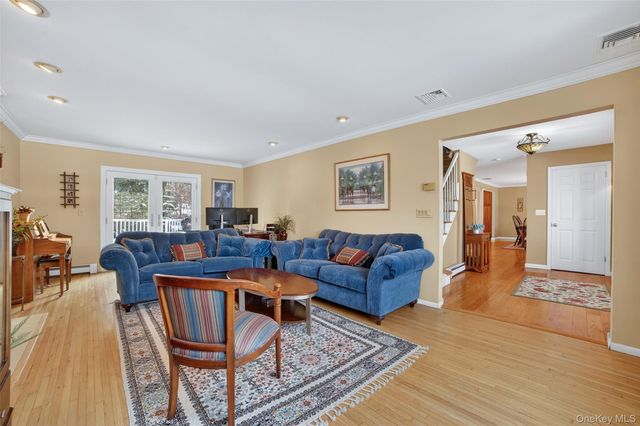 423 Rutledge Drive, Yorktown Heights, NY 10598